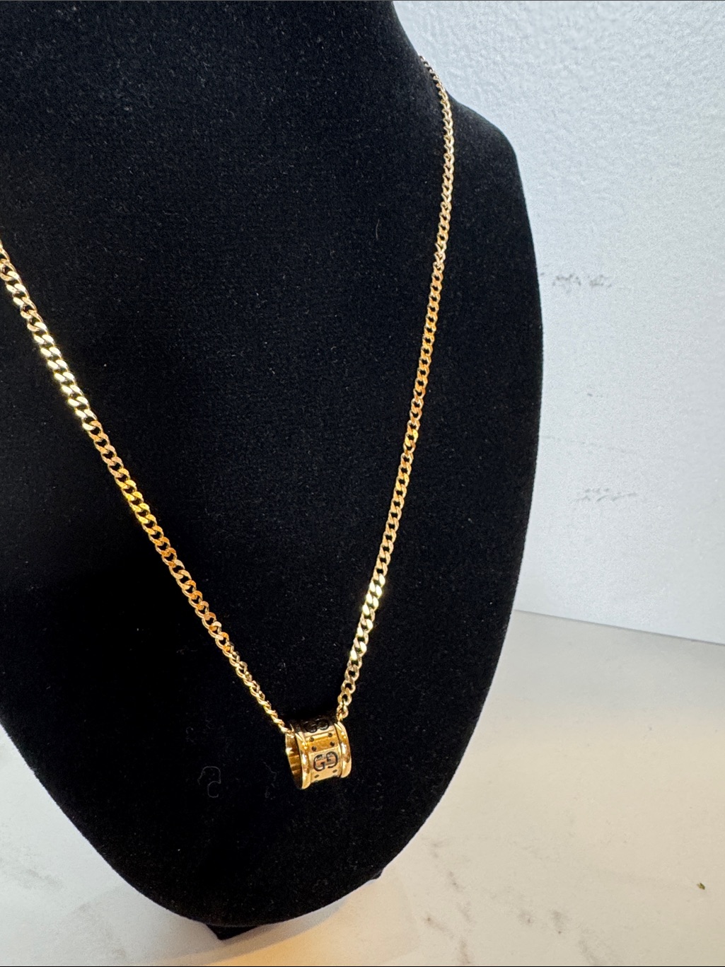Unisex Gold Tone Necklace